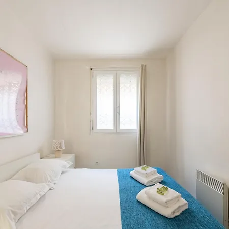 1 Bedroom Ideally Located Only 1 Minute To The Metro In Montmartre Neighbourhood Apartment *