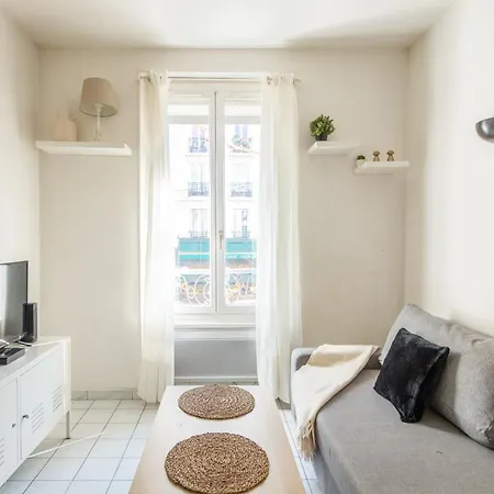 1 Bedroom Ideally Located Only 1 Minute To The Metro In Montmartre Neighbourhood Apartment *