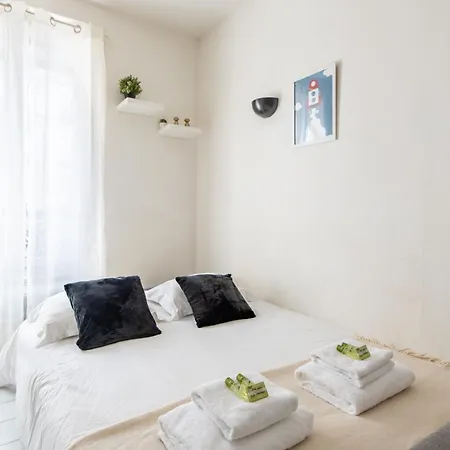 Apartment 1 Bedroom Ideally Located Only 1 Minute To The Metro In Montmartre Neighbourhood *