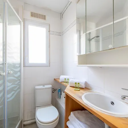 1 Bedroom Ideally Located Only 1 Minute To The Metro In Montmartre Neighbourhood Apartment Paris