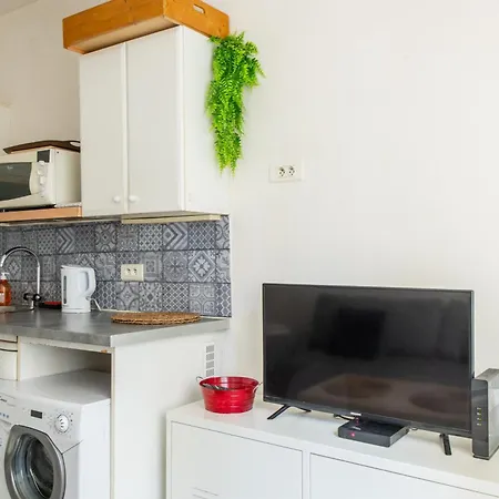 1 Bedroom Ideally Located Only 1 Minute To The Metro In Montmartre Neighbourhood