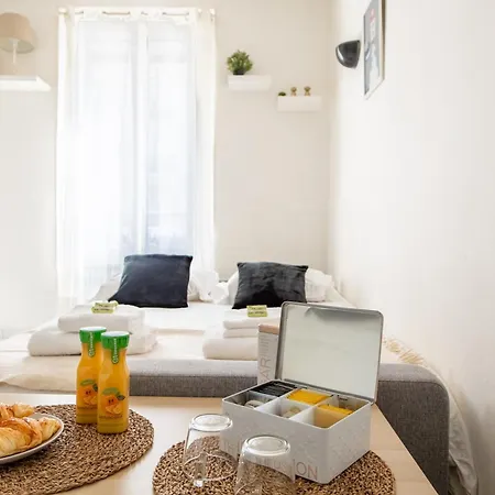 1 Bedroom Ideally Located Only 1 Minute To The Metro In Montmartre Neighbourhood Apartment